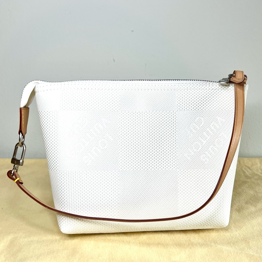 Louis Vuitton Cup Damier Pochette in Off White